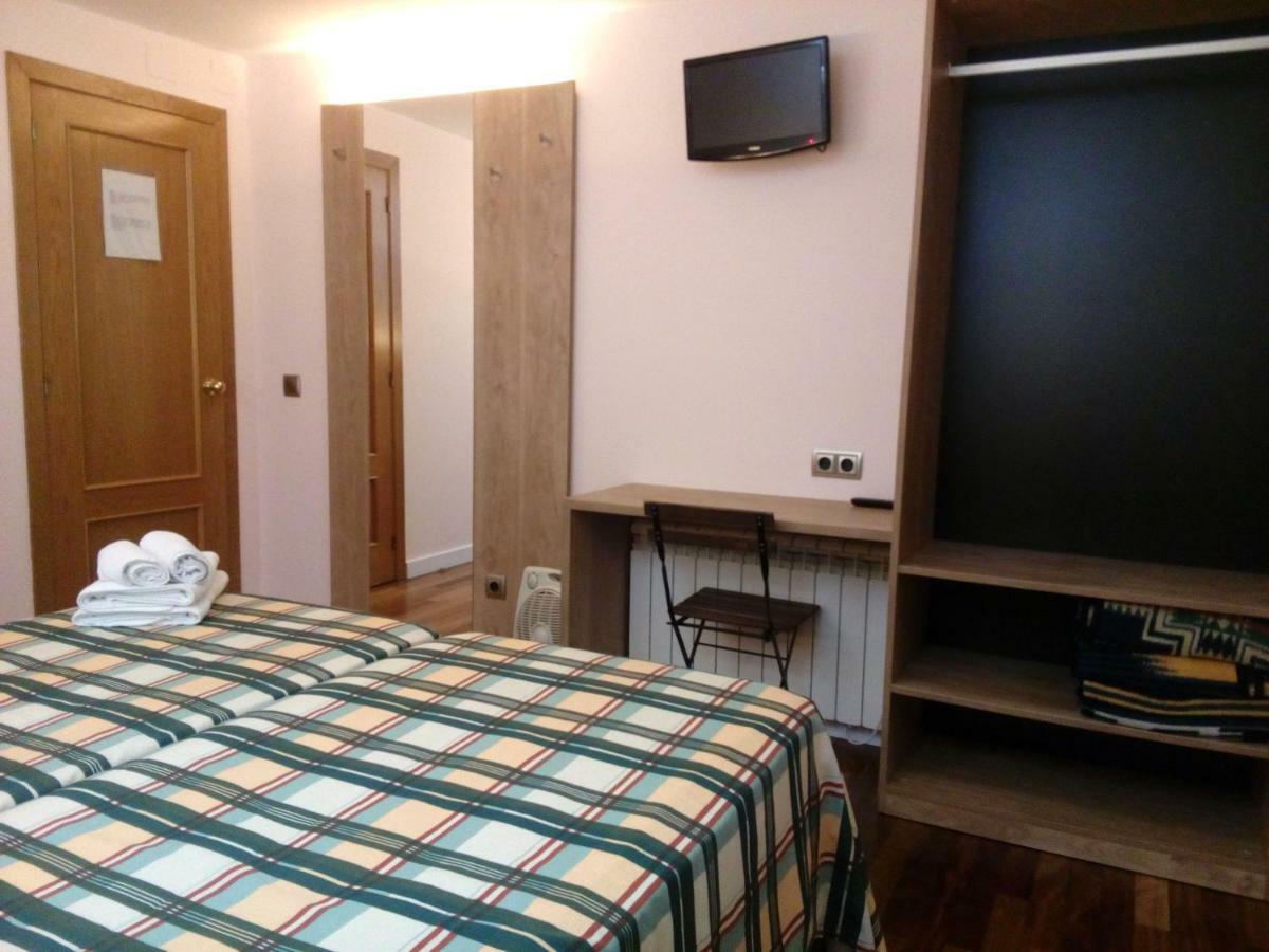 Hotel Menció - Plaça Major Santa Pau